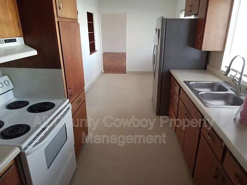 4 bed, 3.0 bath, $2,000 — Photo 4