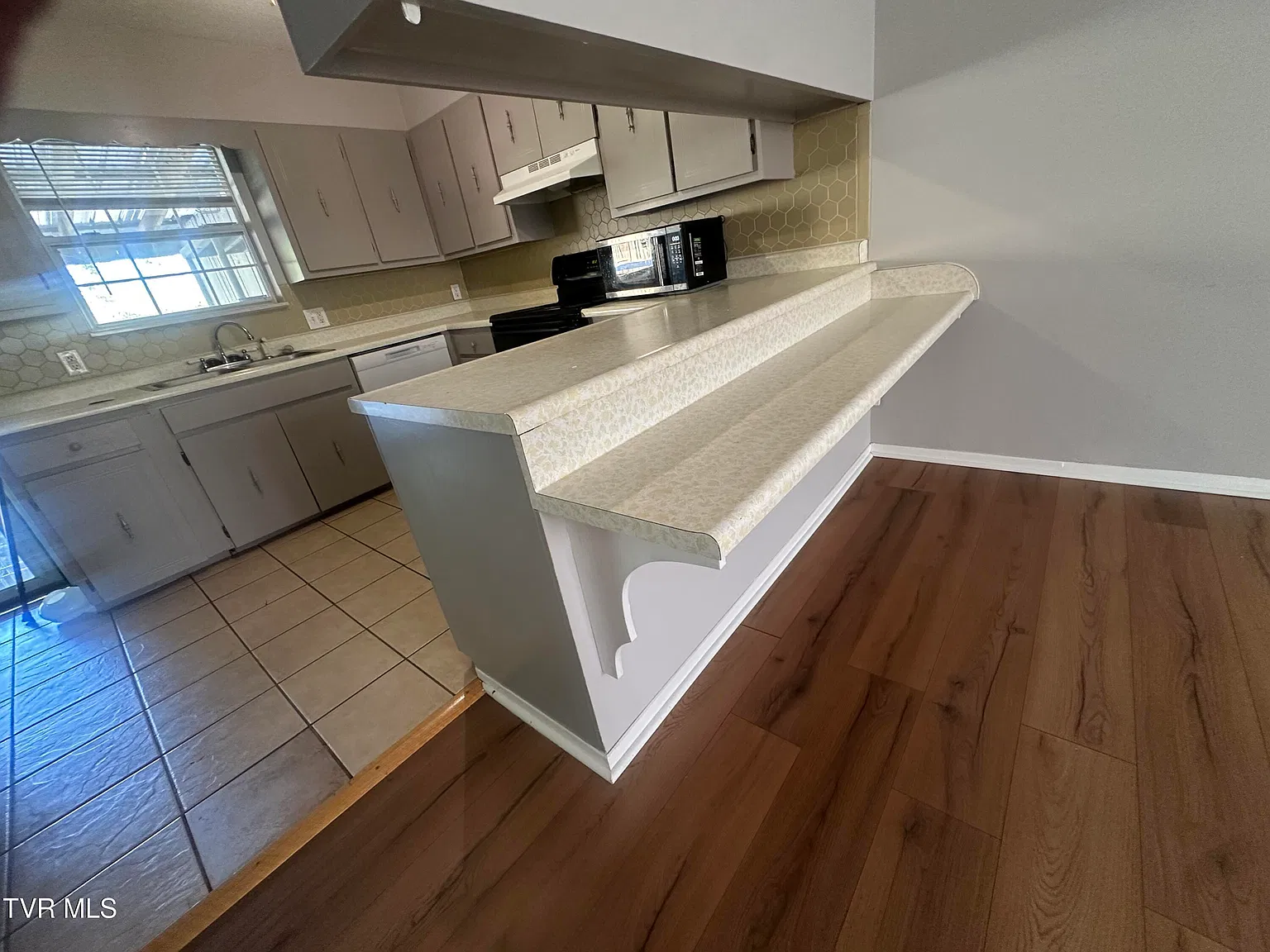 2 bed, 938 sqft, $1,000 — Photo 4
