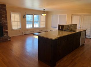 8 Maidford River Rd, Middletown, RI 02842