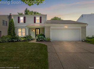 555 Worthington Rd, Canton, MI 48188