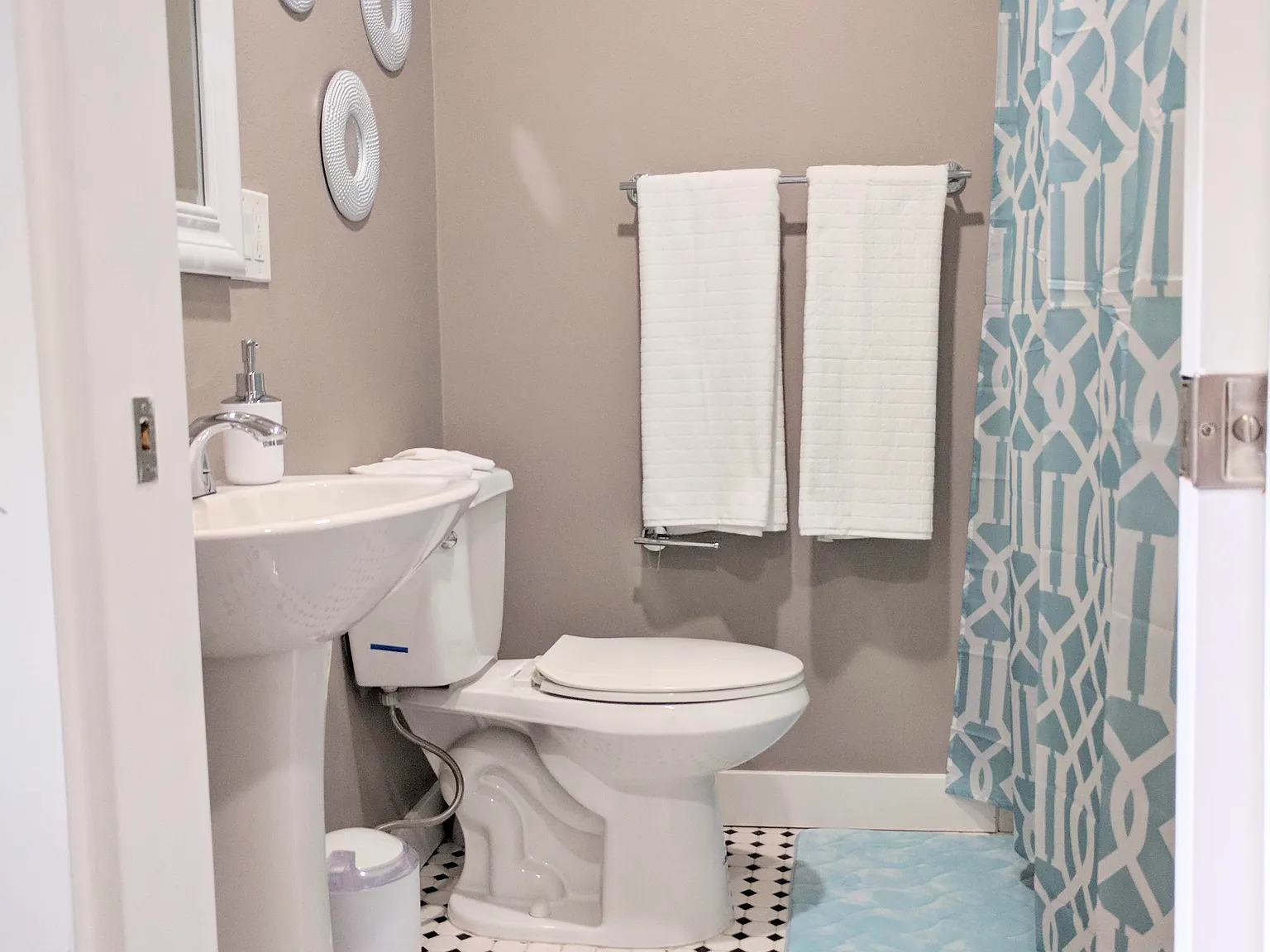 2 bed, 1050 sqft, $3,000 — Photo 2