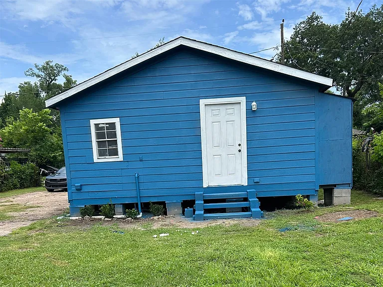 8116 Sandra St — Photo 13