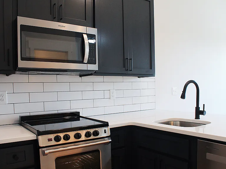 720 Castle St #304 — Photo 5