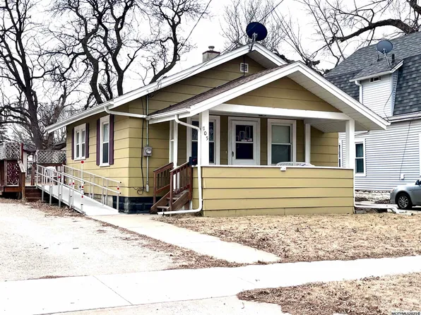 105 20th St SE, Mason City, IA 50401