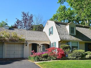 5 Stoner Dr, West Hartford, CT 06107