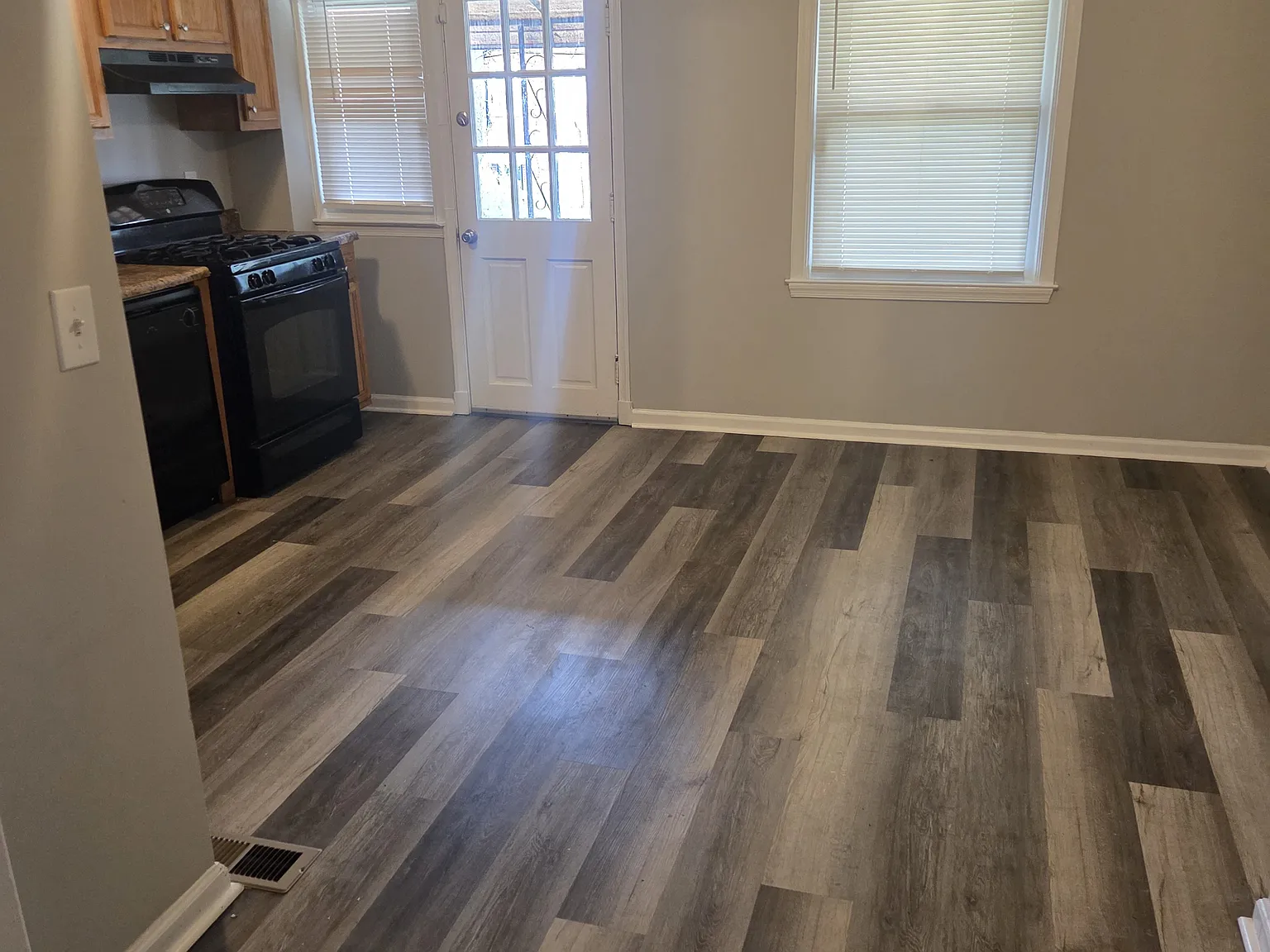 3 bed, 1024 sqft, $1,750 — Photo 3