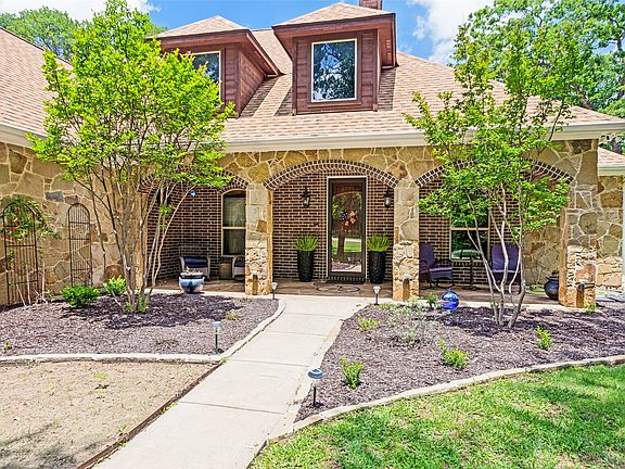 2nd image of 207 Overton Ridge Cir