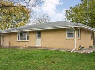 8023 Suncrest Dr, Des Moines, IA 50320