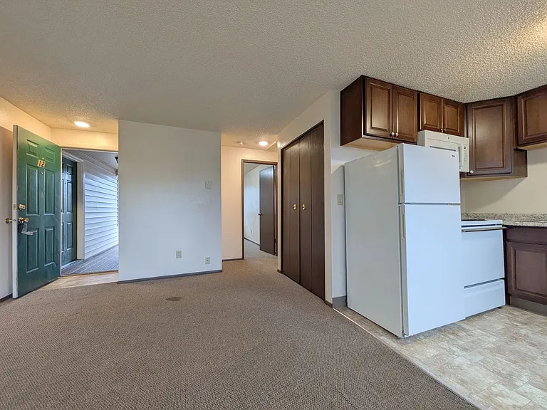 Chelsea Manor Apartments — Photo 13