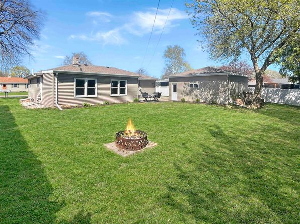 1042 Shannon St, Neenah, WI 54956