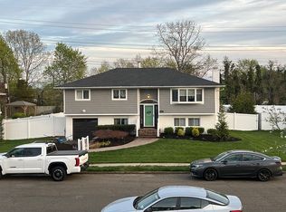 31 Raybor Rd, Commack, NY 11725