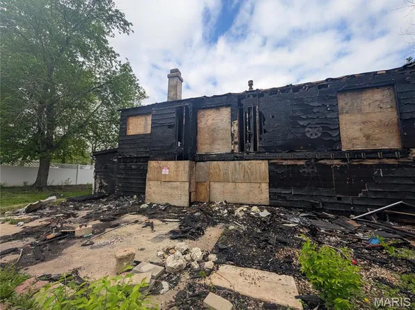 961 Justice Ct, Florissant, MO 63034