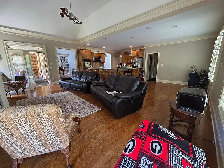 1051 Robinson Ct — Photo 12