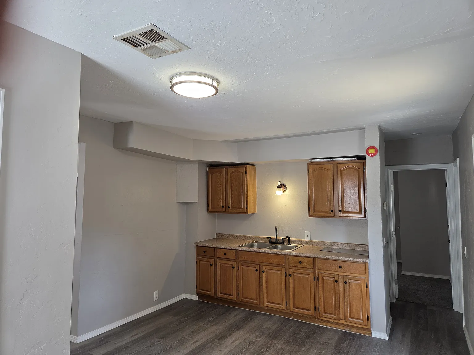 4 bed, 1360 sqft, $1,695 — Photo 2
