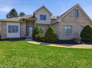 6513 E Ridge Ct, Brighton, MI