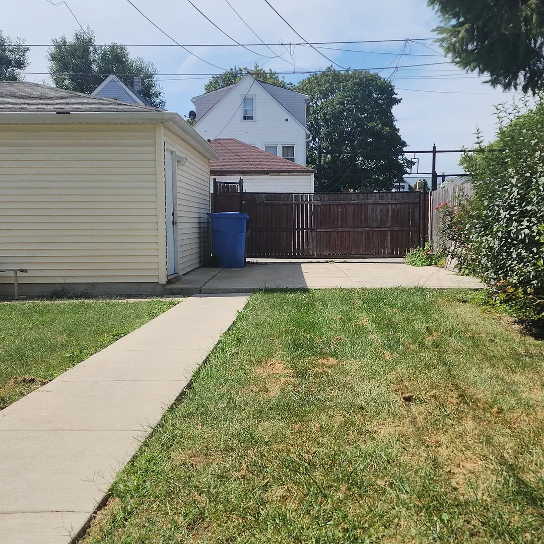 2 bed, 900 sqft, $1,600 — Photo 4