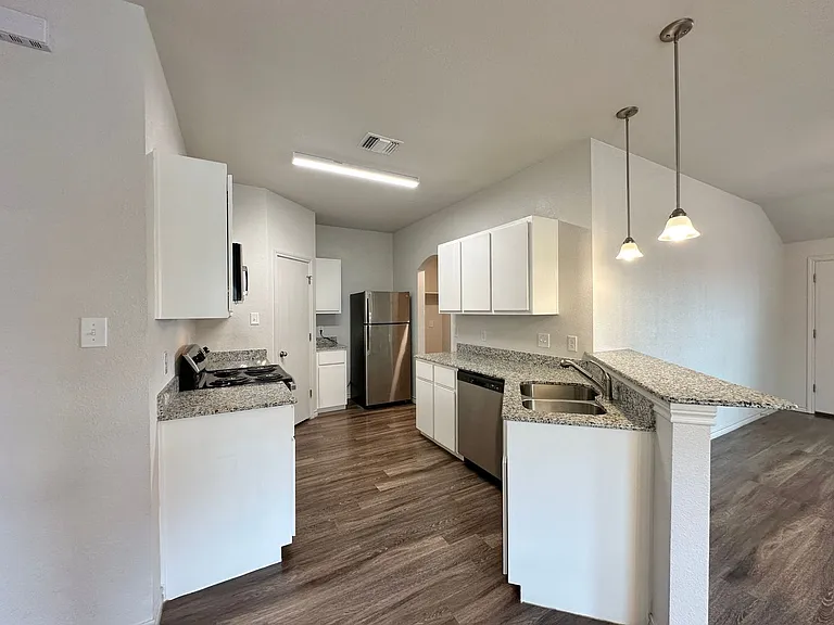 1837 Clovis Dr — Photo 9