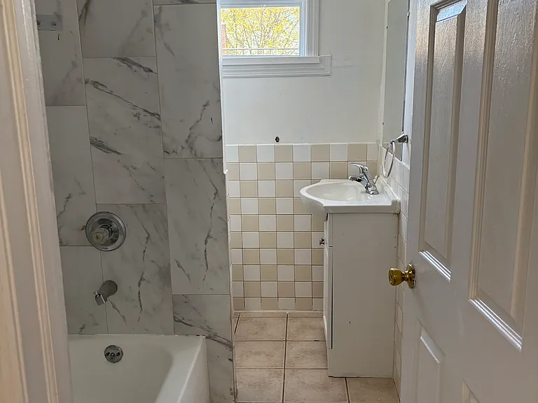 811 N Indiana Ave — Photo 12