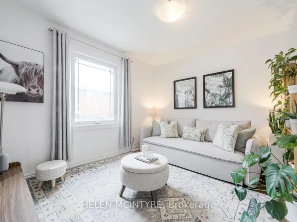 2 Birch Tree Cres, Toronto, ON M6M 2K8