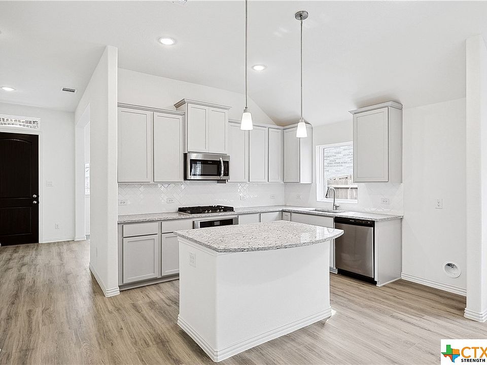 1st image of 751 Navarro St