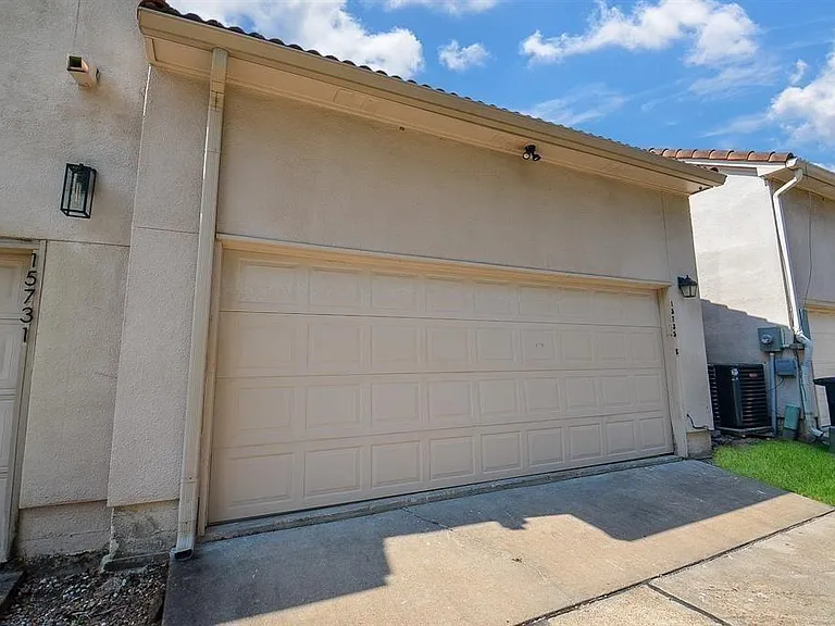15735 Tanya Cir — Photo 46