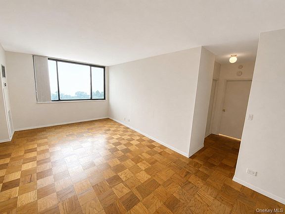4th image of 27010 Grand Central Parkway #7C