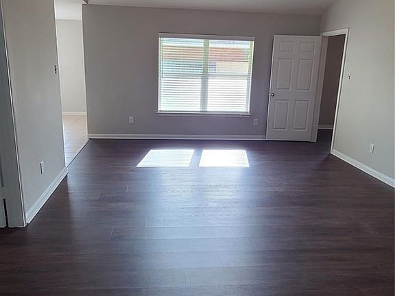 4th image of 11826 Belle Ct