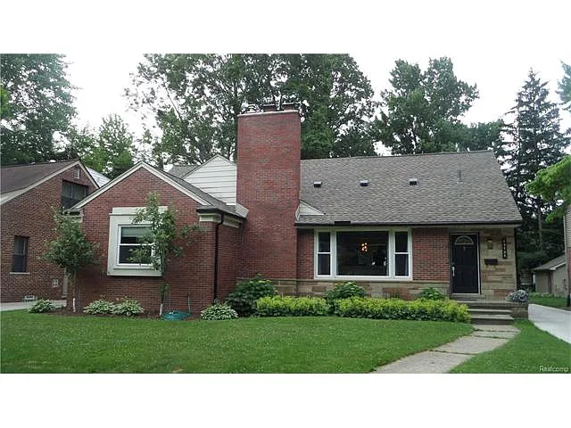 13121 Vernon Ave photo 1