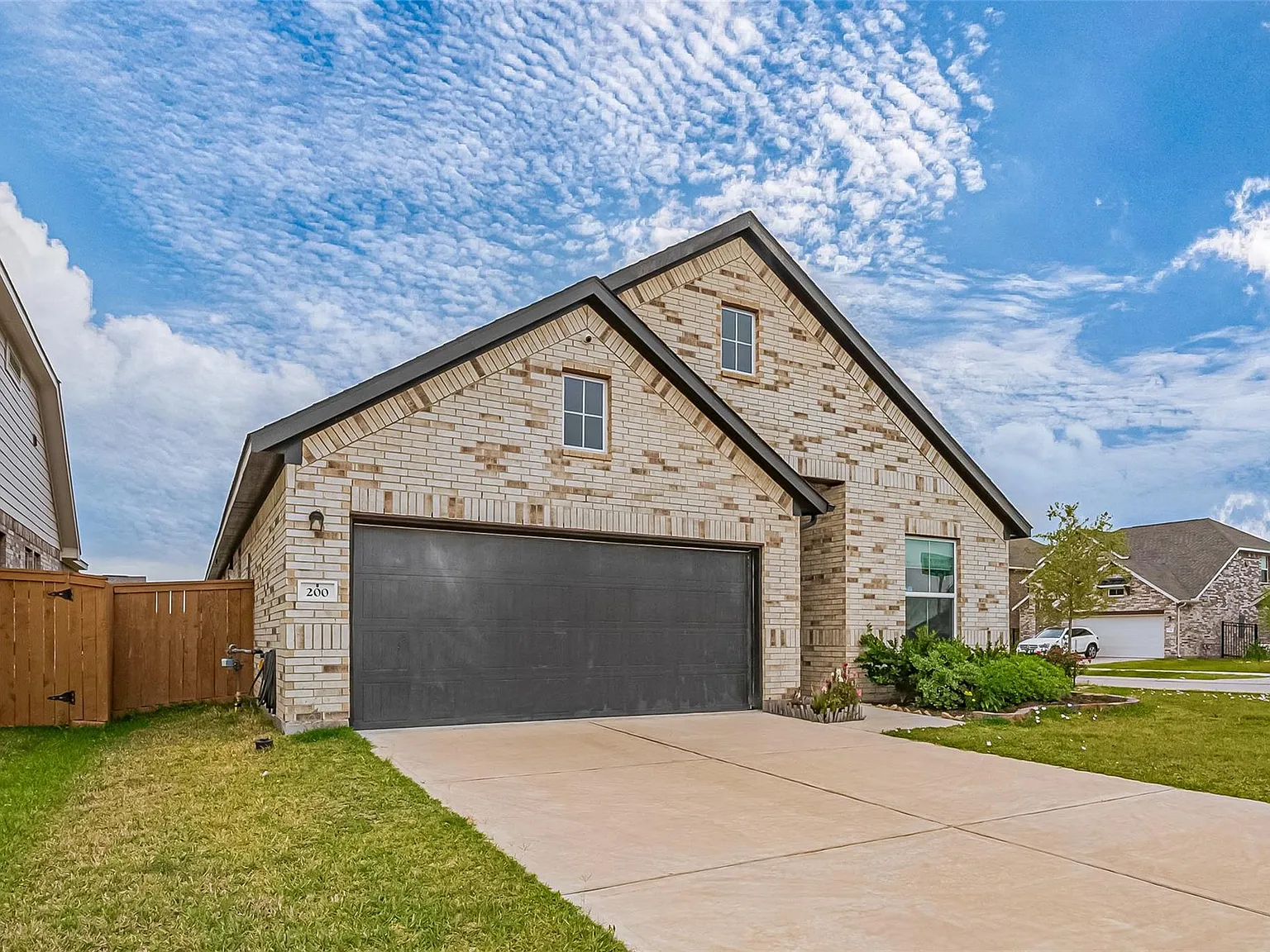 4 bed, 2.0 bath, 2131 sqft, $2,495 — Photo 4