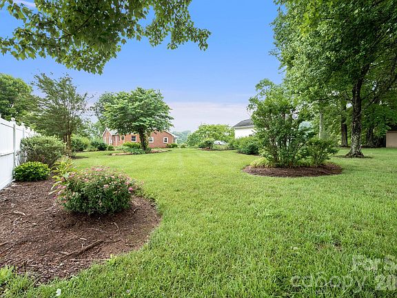 4th image of 191 Thompson Rd