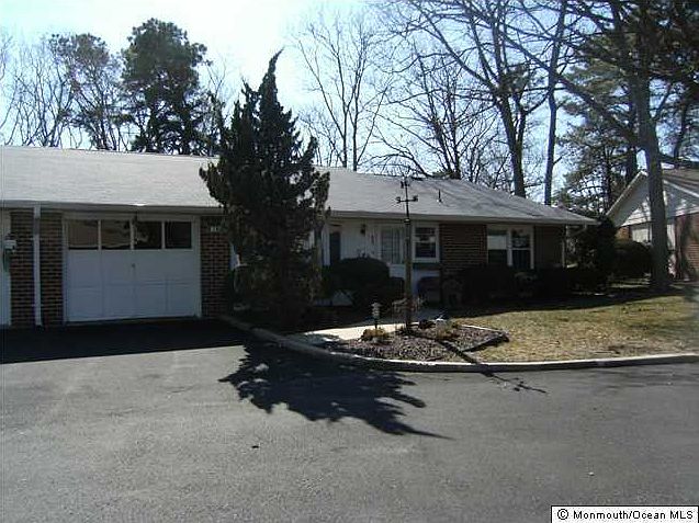 2nd image of 867 Inverness Court #A