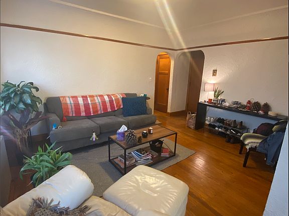 2nd image of 3036 S Kinnickinnic Ave #10643275