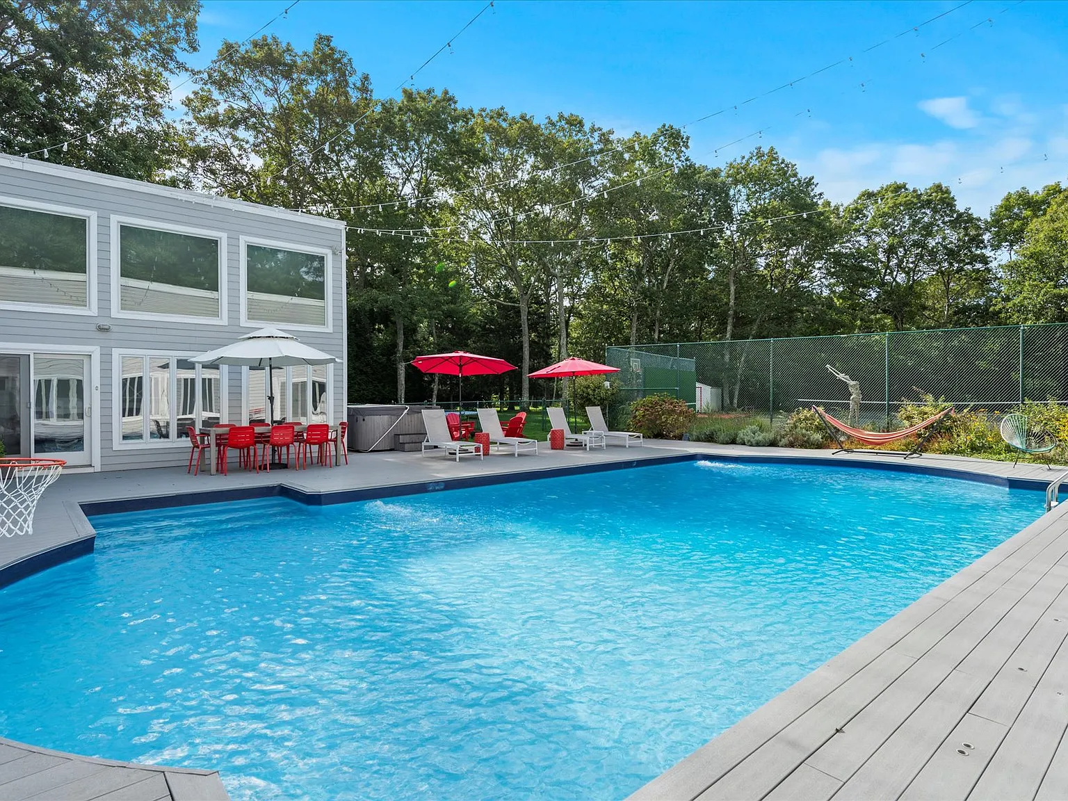 Renovated Quogue Village - Pool & Tennis — Photo 2