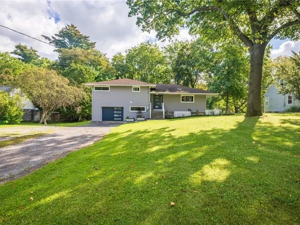 166 Moseley Rd, Fairport, NY 14450