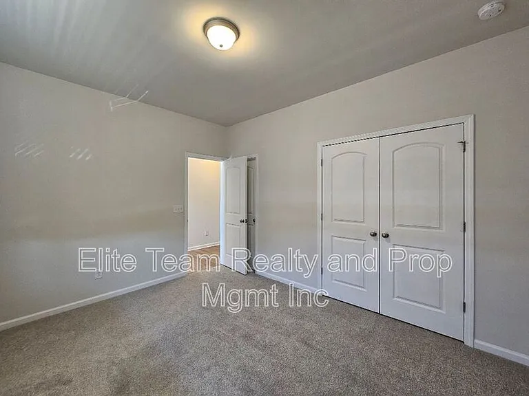 3108 Cheyney Park Dr — Photo 28