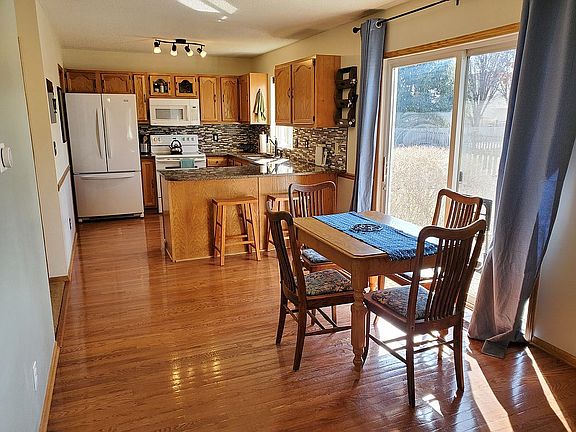 5th image of 140 SE Dogwood Ln