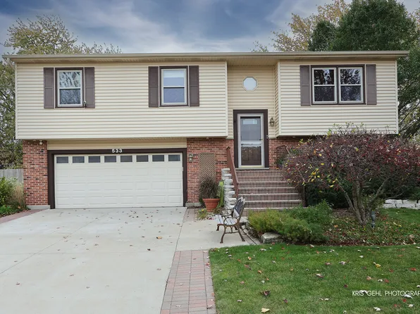 533 Waterford Dr, Lindenhurst, IL 60046