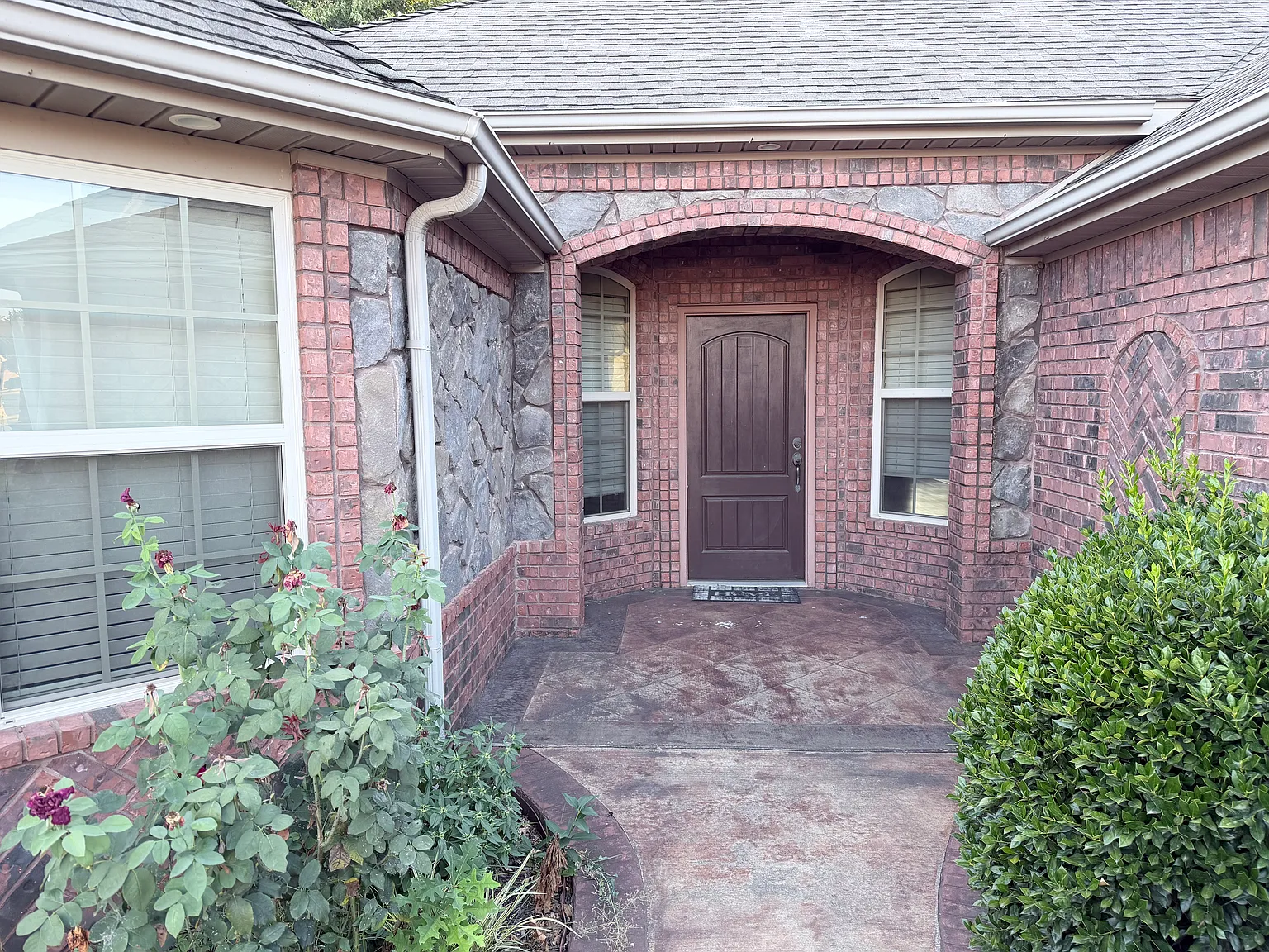 4 bed, 2181 sqft, $2,600 — Photo 2