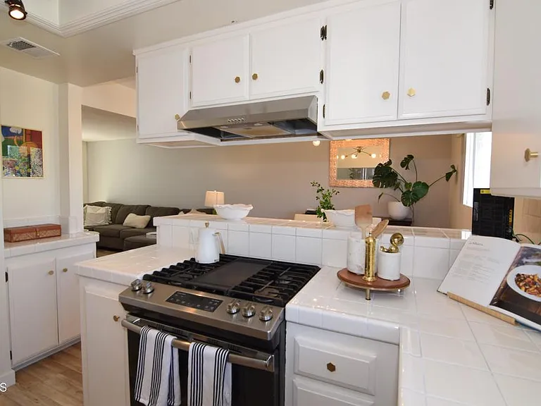 18550 Hatteras St #73 — Photo 10
