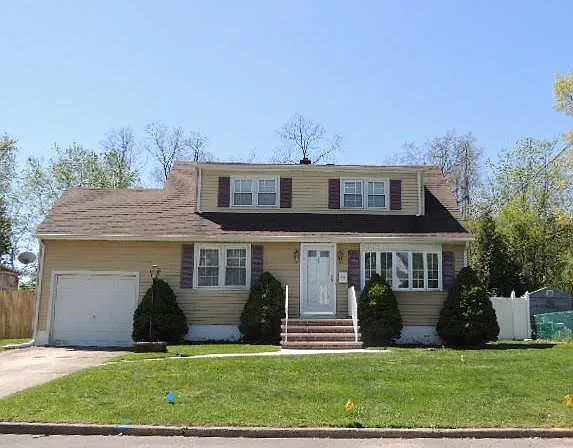 15 Lois Ave photo 1