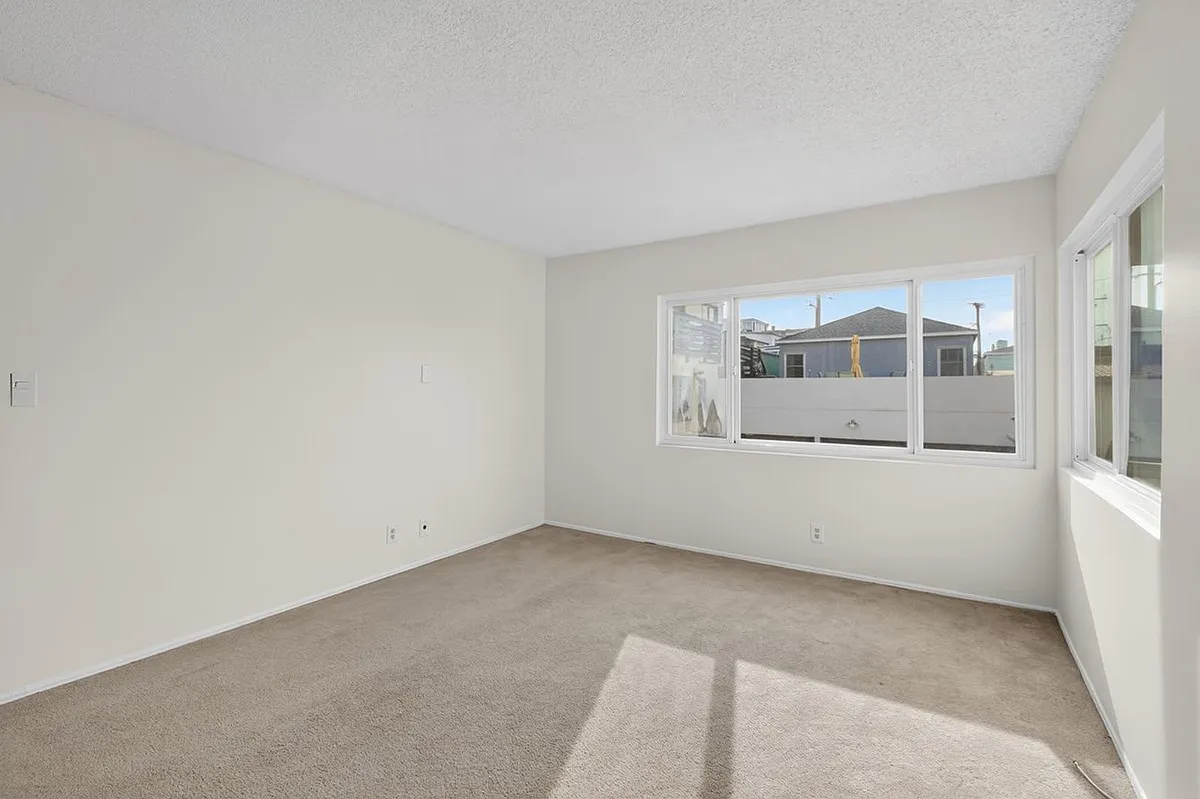 Building Photo - 117-119 Moonstone St