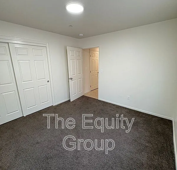 2106 W Lark Ave — Photo 11
