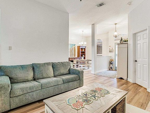 4th image of 1646 Champagne Ave