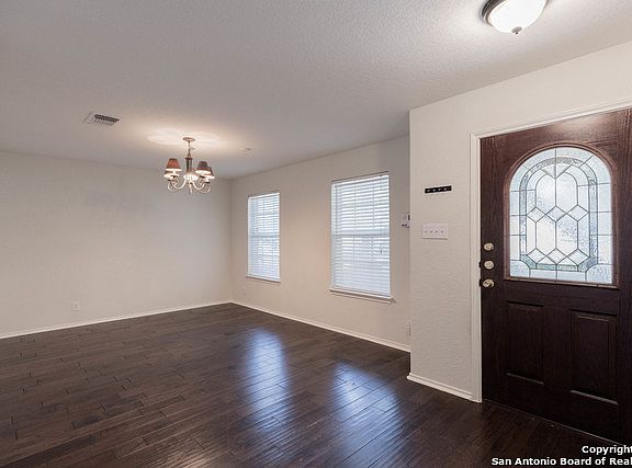 5th image of 8559 Collingwood