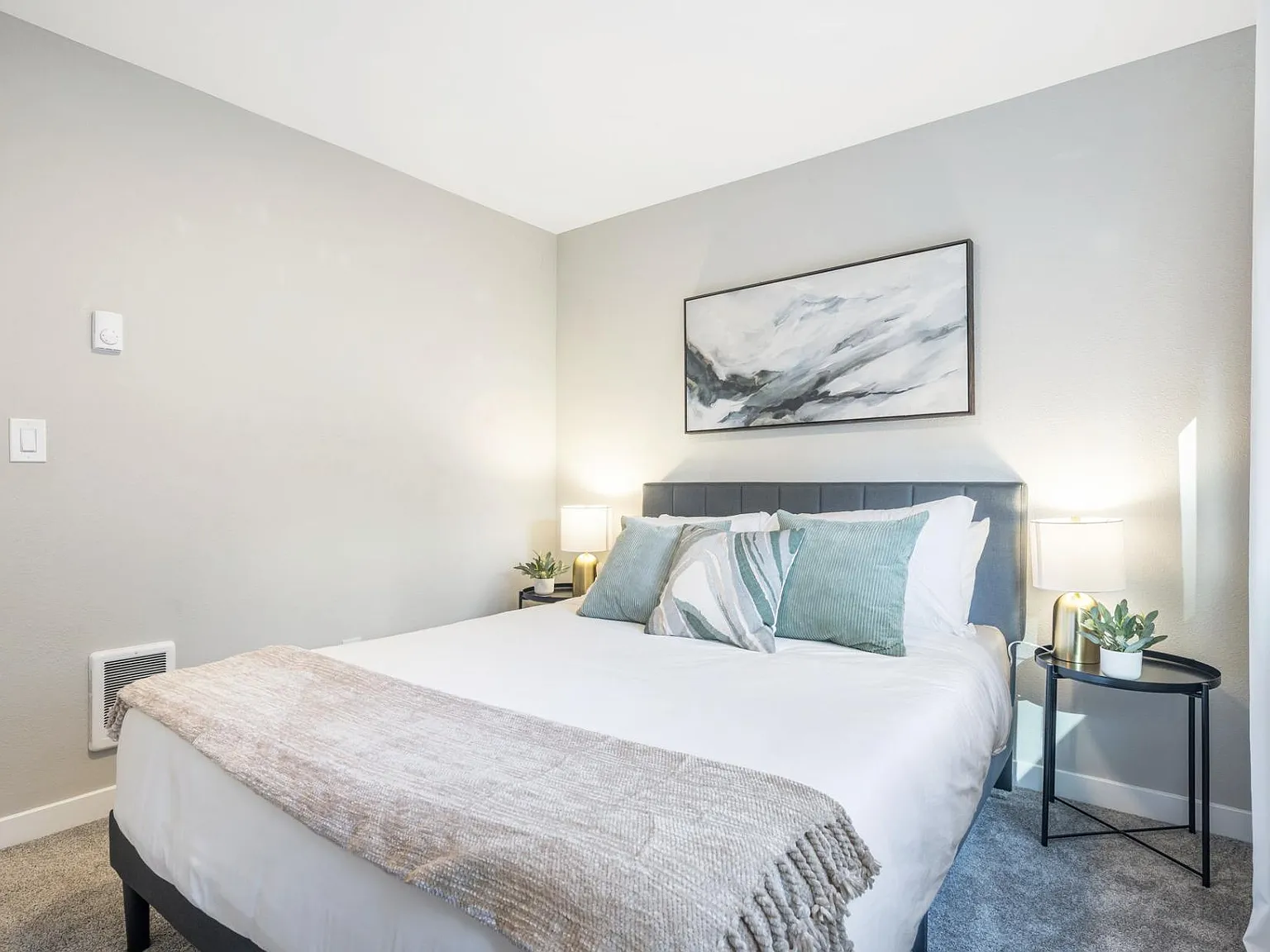 10 bed, 4400 sqft, $296 — Photo 4