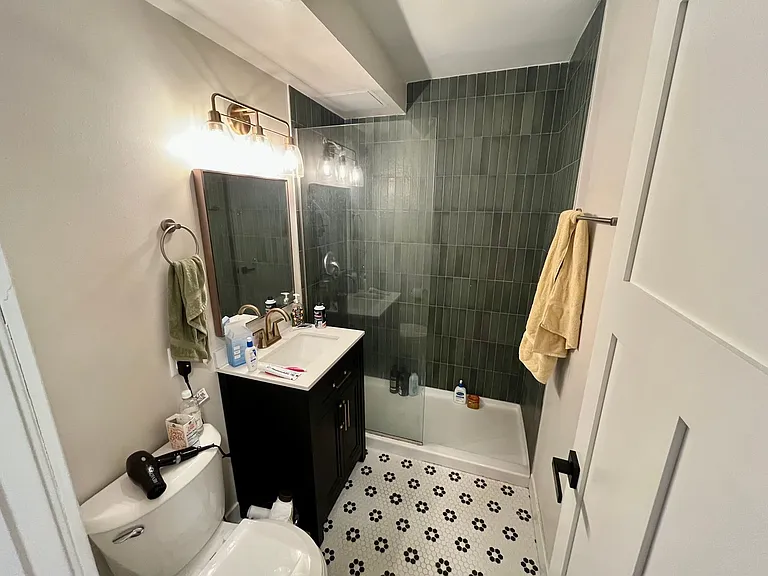 2600 E Kenwood Blvd — Photo 23