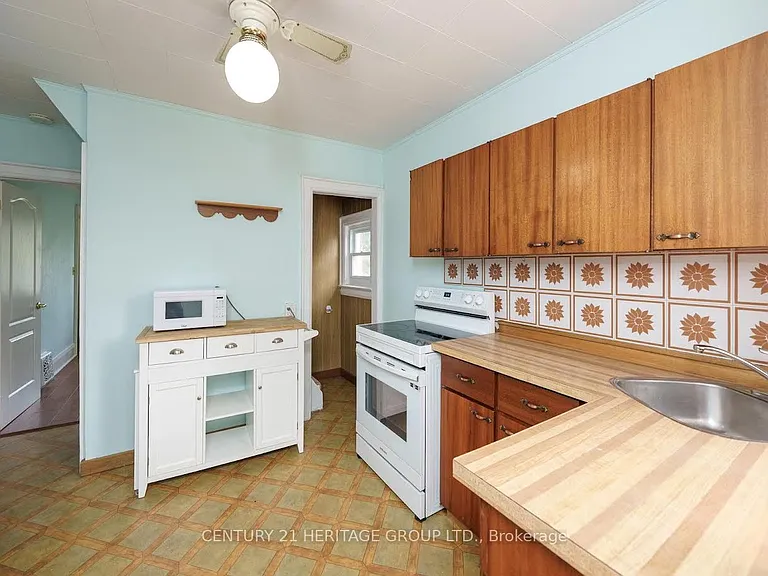 203 Hibbert Ave — Photo 10