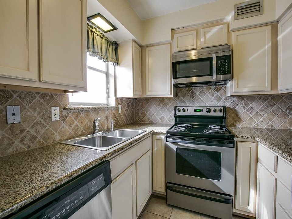 1st image of 5823 Sandhurst Ln #D