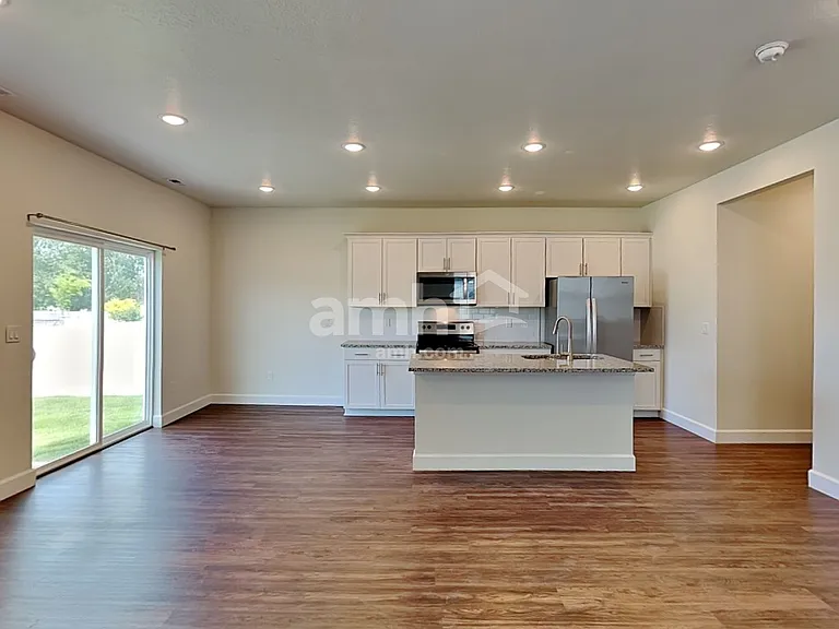 1348 E White St — Photo 4