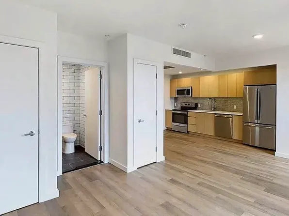 814 Amsterdam Avenue image 1 of 7